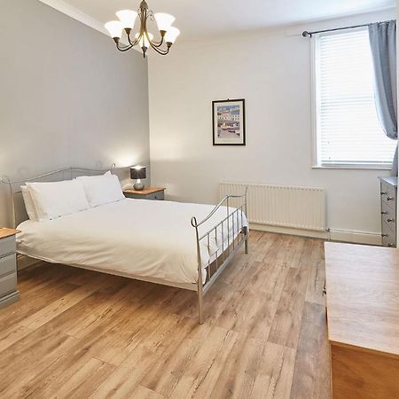 Host & Stay - Groveside Apartment 솔트번바이더씨 외부 사진