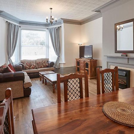 Host & Stay - Groveside Apartment 솔트번바이더씨 외부 사진
