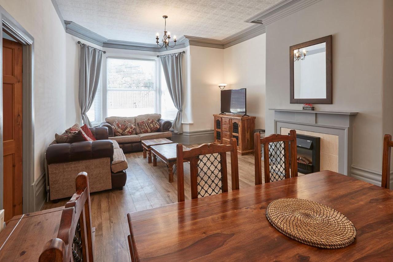 Host & Stay - Groveside Apartment 솔트번바이더씨 외부 사진